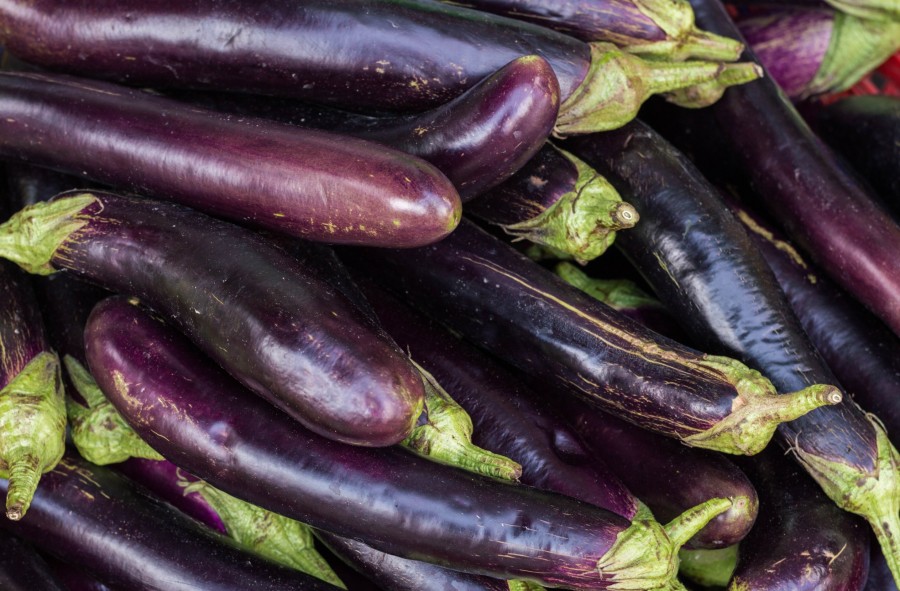 Quelle est l'origine des aubergines chinoises dans la cuisine asiatique ?